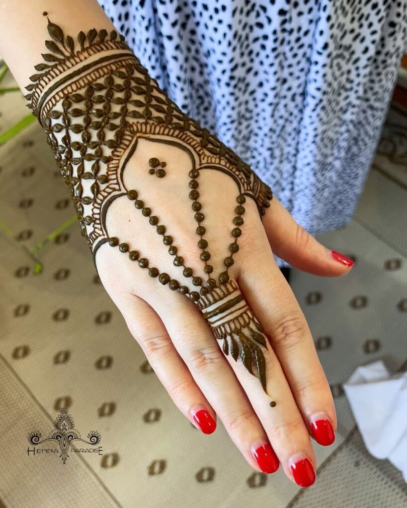 minimal mehndi